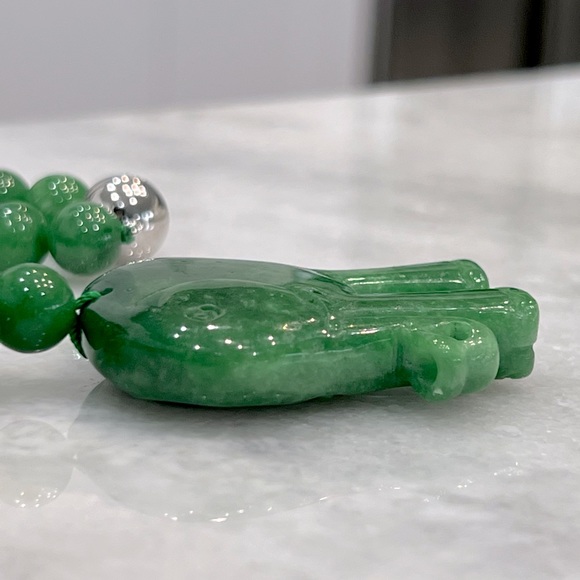 Green Jade Carved Elephant Sterling Silver Magnetic Clasp Necklace - Picture 9 of 11